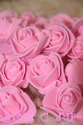 Роза декоративная, диаметр 3 см., розовая.