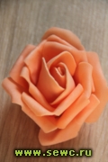 Роза декоративная, диаметр 6 см., оранжевая.