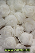 Роза декоративная, диаметр 3 см., белая.