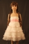 Нарядное платье для девочки молочное с розовым бантом на 3-4 года.