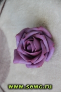 Роза декоративная, диаметр 6 см., фиолетовая.